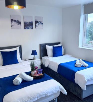 Wolverhampton House | The Triplex 2 Wolverhampton - 4 Bedroom - Free Parking - Fast WIFI