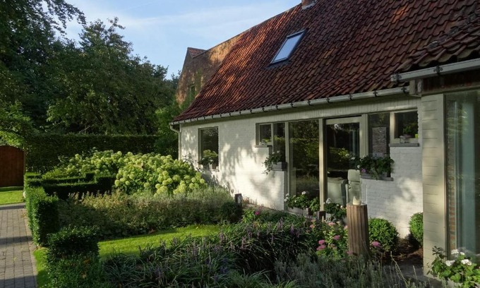 Hertsberge House | The Two Oaks - Private garden for guests