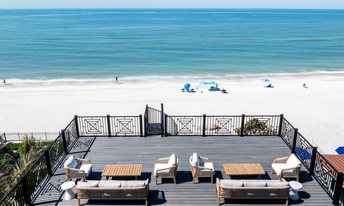 Bradenton Beach House | The Ultimate Beachfront Luxury Home! Amazing Pool and Spa, Rooftop Deck Sunsets!