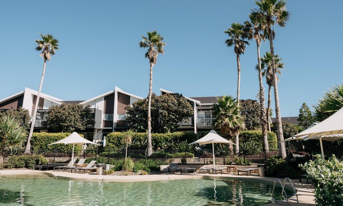 Magenta Shores Apartment | The ultimate couples retreat