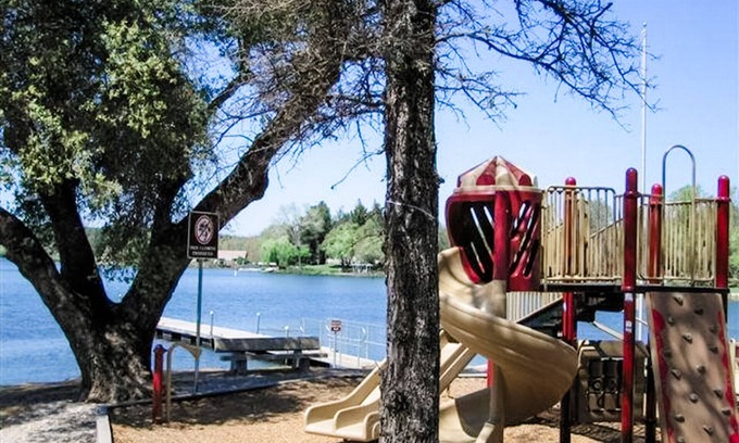Auburn House | The Ultimate Lakefront Home! Fully Furnished - 30-Day Minimum Stay