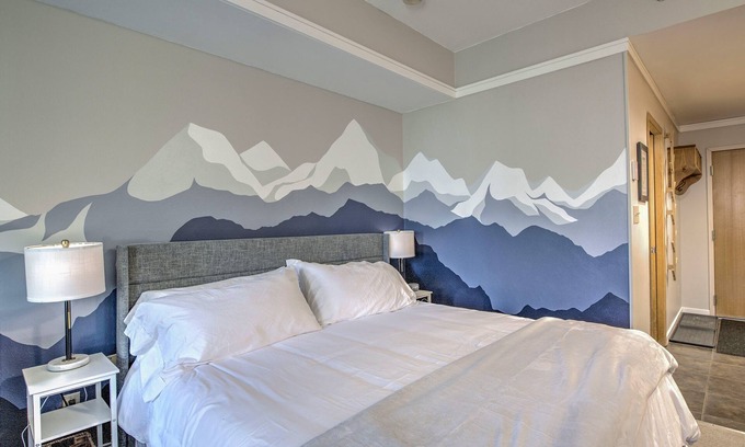 Mountain House Apartment | The ultimate ski studio at Keystone! Upgraded with a premium king size bed.