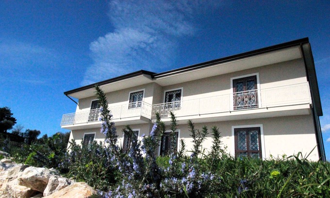 Castel Campagnano Apartment | The Valley B&B