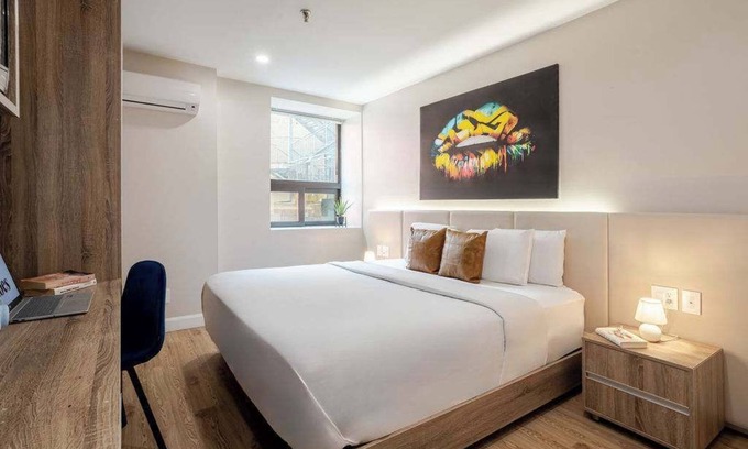 Gay Village Hotel | The Vibe King – MTL Village Stay