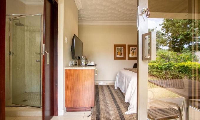 Victoria Falls Hotel | The Victoria Falls Deluxe Suites