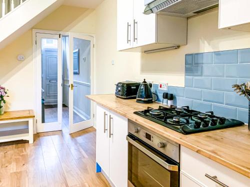 York Apartment | The Victoria - Quaint Victorian Home With Free Parking