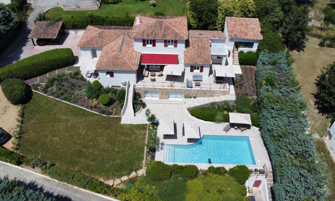 Les Platrieres House | The View Aix-en-Provence