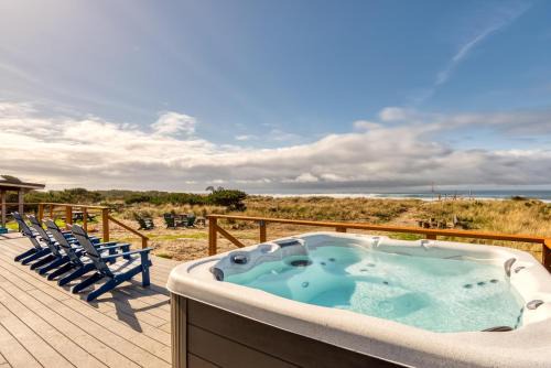 Rockaway Beach House | The ViewMaster - Meredith Lodging