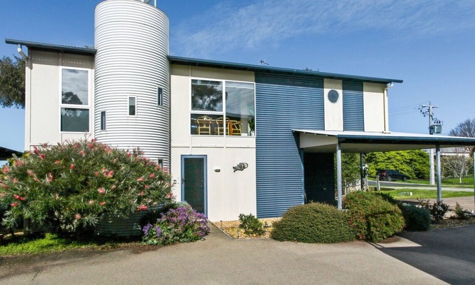 Metung House | The Village Lighthouse - Metung