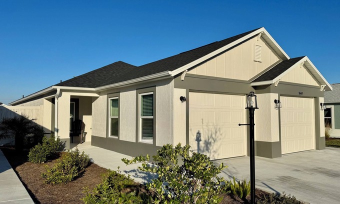 Sumter County House | The Villages 2/2 + Office in The Village of Moultrie Creek