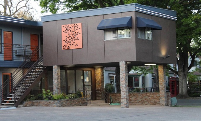 Downtown Hotel | The Vine Inn Davis