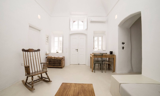 Kamari Apartment | THE VOLCANO CAVE HOUSE