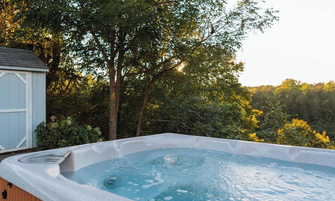 Ameliasburgh House | The Vue in PEC - Hot Tub & Steps to the Lake