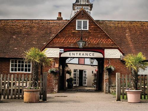 New Forest District Bed & Breakfast | The Walhampton Arms
