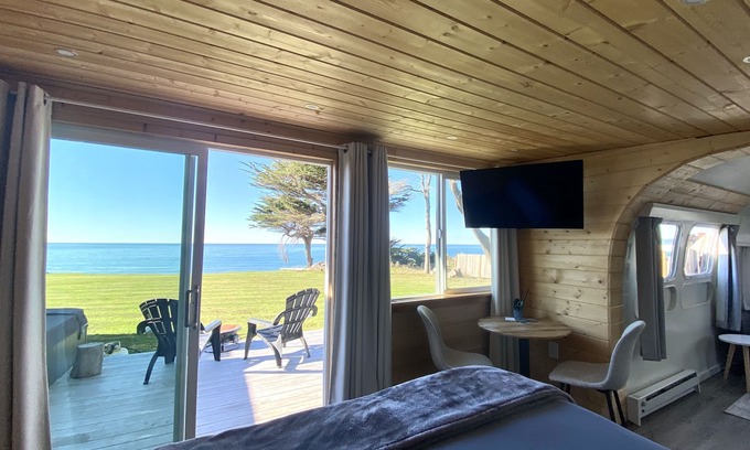 Gold Beach House | The Whale