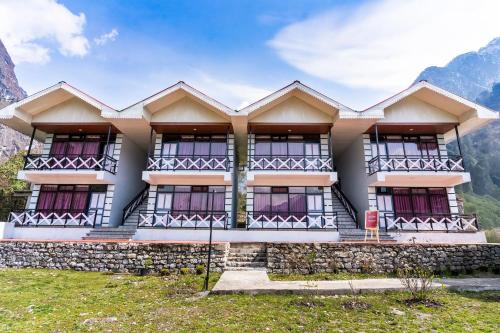 Mangan Hotel | The Whispering Pines by Trekocity