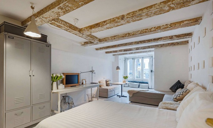 De Weteringschans Bed & Breakfast | The White Canal Studio in heart of Amsterdam