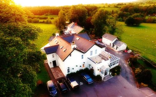 Brecon Hotel | The White House