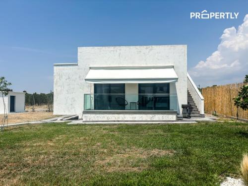 Kallikratia Villa | The White Villa #PROPERTLY