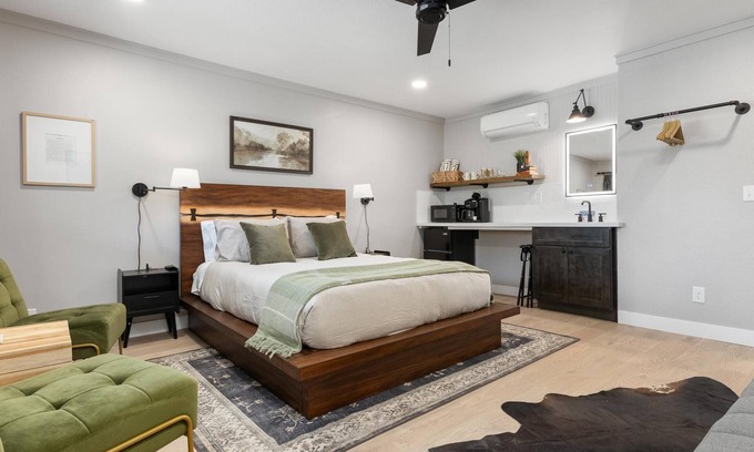 Three Rivers Hotel | The Whitney Room 7 Sequoia Motel - Mins to Park!