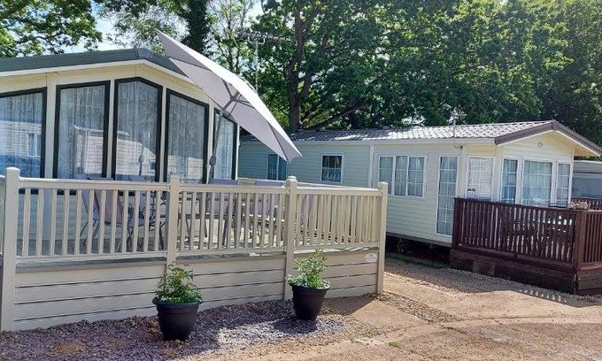 Sandown House | The Wight Rose