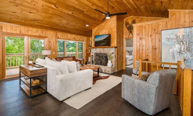 Boone Apartment | The wild turkey - Boone