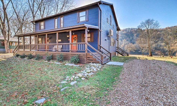 Mountain View Cabin | The Willow Breeze Cabin on the White River - Entire Home