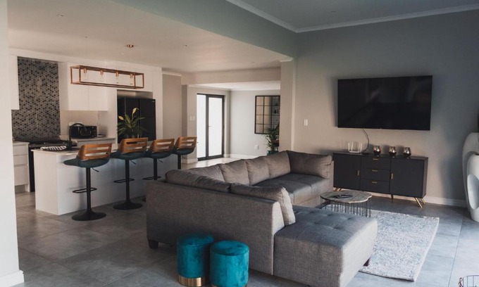 Trawal House | The winelands