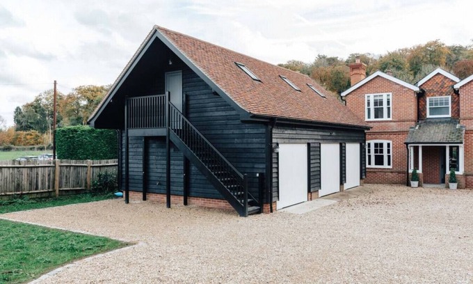Henley Apartment | The Woodpecker - 1 Bedroom Annexe