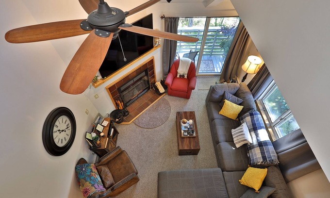 Killington Condo | The Woods V8: Renovated 2BR/2BA Condo w/Amazing Amenities and Location