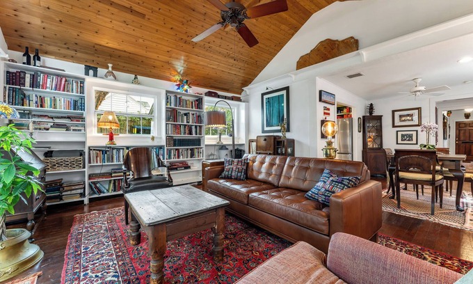 Key West Historic District House | THE WRITER'S COTTAGE ~ Renovated 2 BR/2 Ba Home w/Parking!