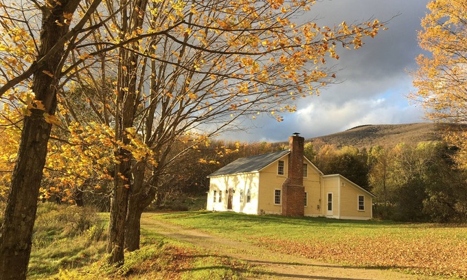 Mendon House | The Yellow Farmhouse (9 miles from Killington K-1 Lodge and 3 miles From Pico)
