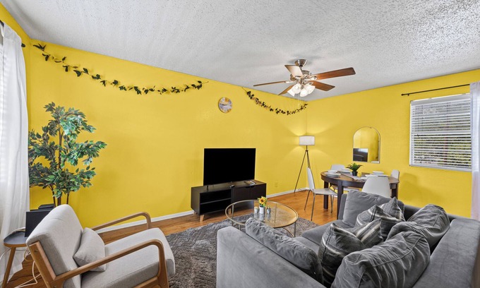 Brentwood Apartment | The Yellow Room