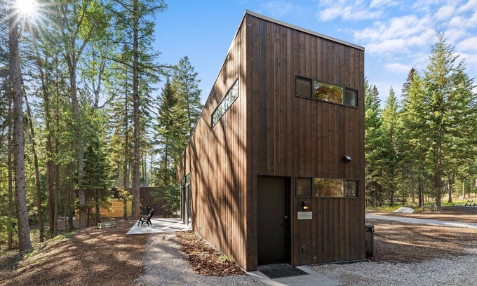 Lakeside Cabin | The Yellowstone at Stoner Creek Cabins