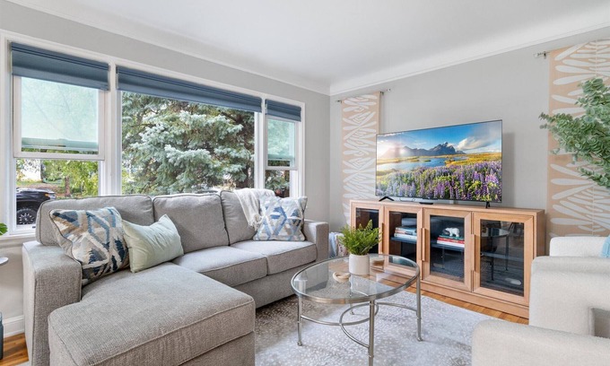 Bancroft House | Theater - Firepit & BBQ - Life Size Games