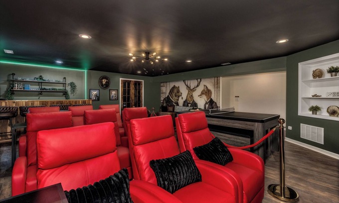 Asheville House | Theater-Speakeasy-Arcade-Games-Hot Tub-Dogs ok- near downtown and Biltmore
