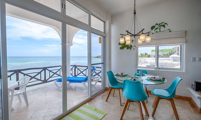 Akumal Condo | Third-Floor Oceanfront Condo with Balconies & Pool