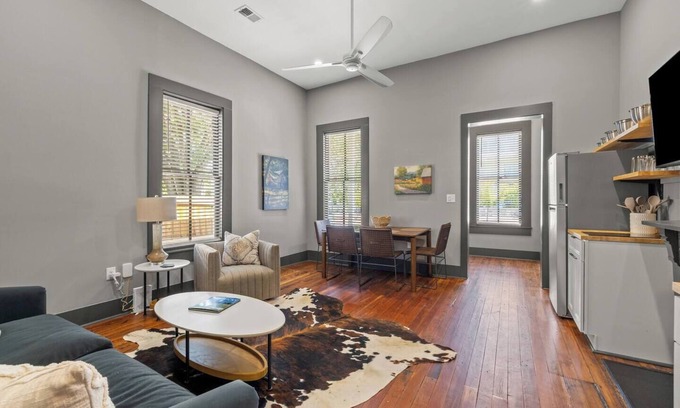 Frankfort Apartment | This apartment is a 2 bedroom(s), 1 bathrooms, located in Frankfort, KY.
