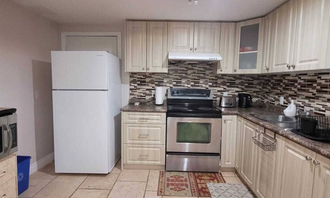 Lisgar Apartment | This apartment is a 1 bedroom(s), 1 bathrooms, located in Mississauga, ON.