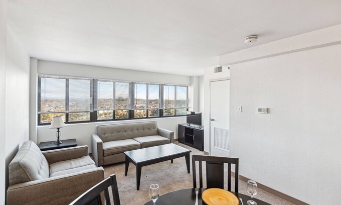 Downtown Harrisburg Apartment | This apartment is a 2 bedroom(s), 2 bathrooms, located in Harrisburg, PA.