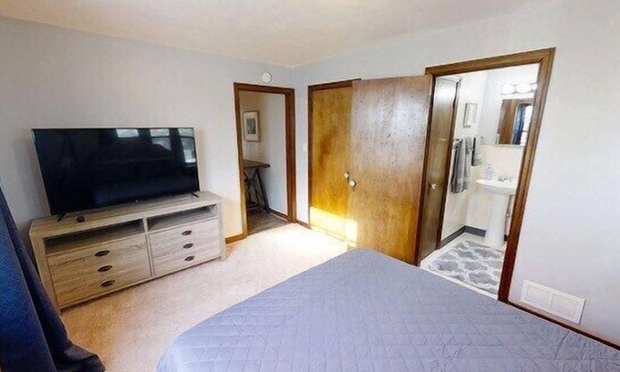 Indianapolis Apartment | This apartment is a 1 bedroom(s), 1 bathrooms, located in Indianapolis, IN.