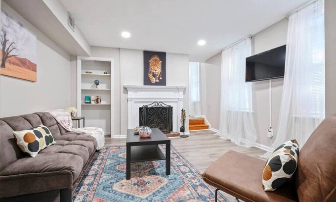 Society Hill Apartment | This apartment is a 2 bedroom(s), 1 bathrooms, located in Philadelphia, PA.