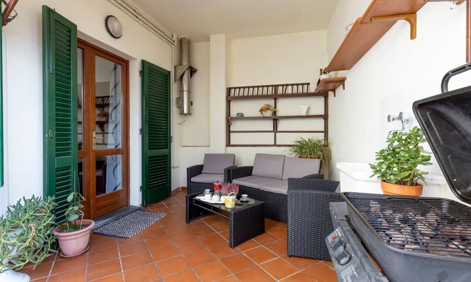 Altopascio Apartment | This colourful and comfortable holiday apartment welcomes you to the heart of Altopascio.