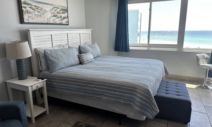 Panama City Beach Condo | This condominium is a 0 bedroom(s), 1 bathrooms, located in Panama City Beach, FL.