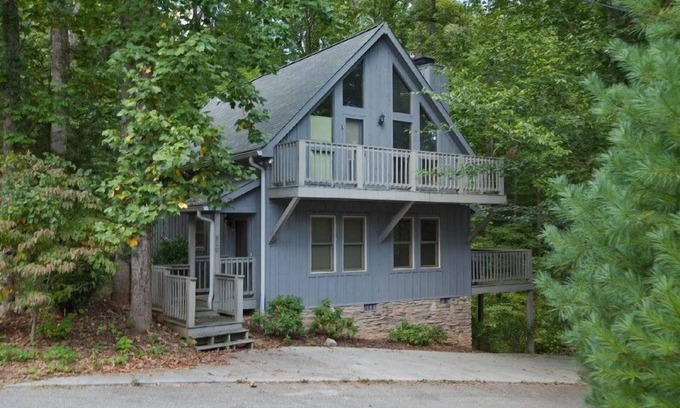 Townsend Cottage | This country cottage located near the Great Smoky National Park