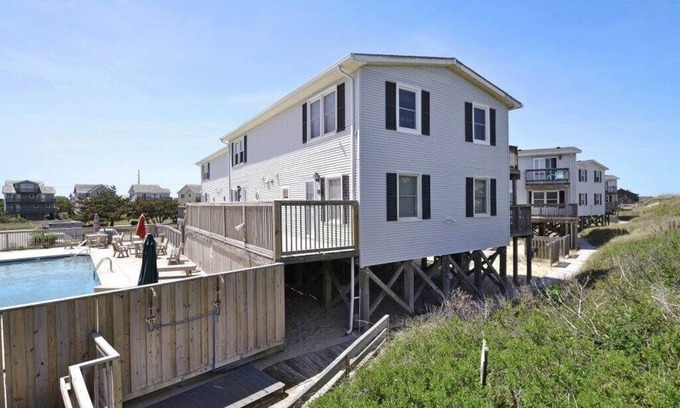 Nags Head House | This cozy townhome has everything you need for an enjoyable and relaxing Outer Banks vacation.