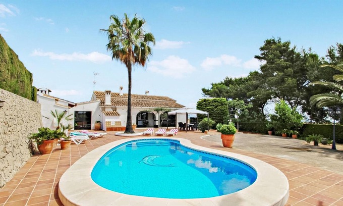 Fustera House | This delightful villa is set amidst its own lush, attractive gardens in the heart of the tranquil Be