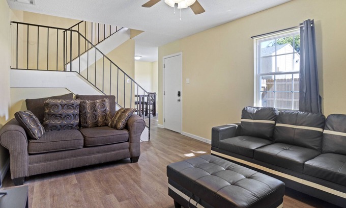Lake Charles House | This house is a 2 bedroom(s), 1.5 bathrooms, located in Lake Charles, LA.