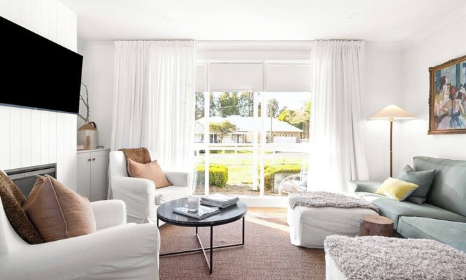Robertson House | This house is a 3 bedroom(s), 1.5 bathrooms, located in Robertson, NSW.