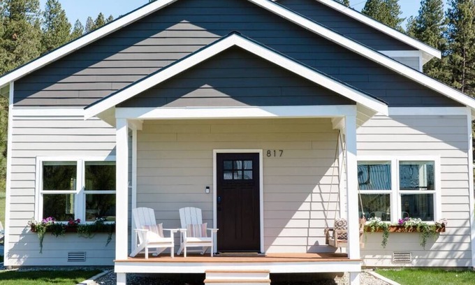 Cle Elum House | This house is a 3 bedroom(s), 4 bathrooms, located in Cle Elum, WA.